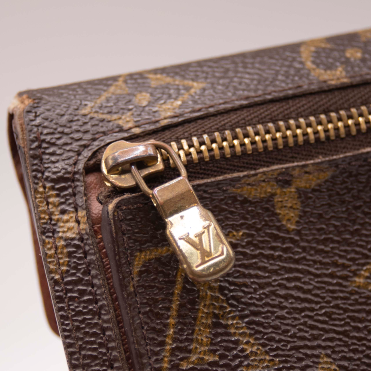 $705 2005 Louis Vuitton Monogram Koala Compact Wallet TH0065