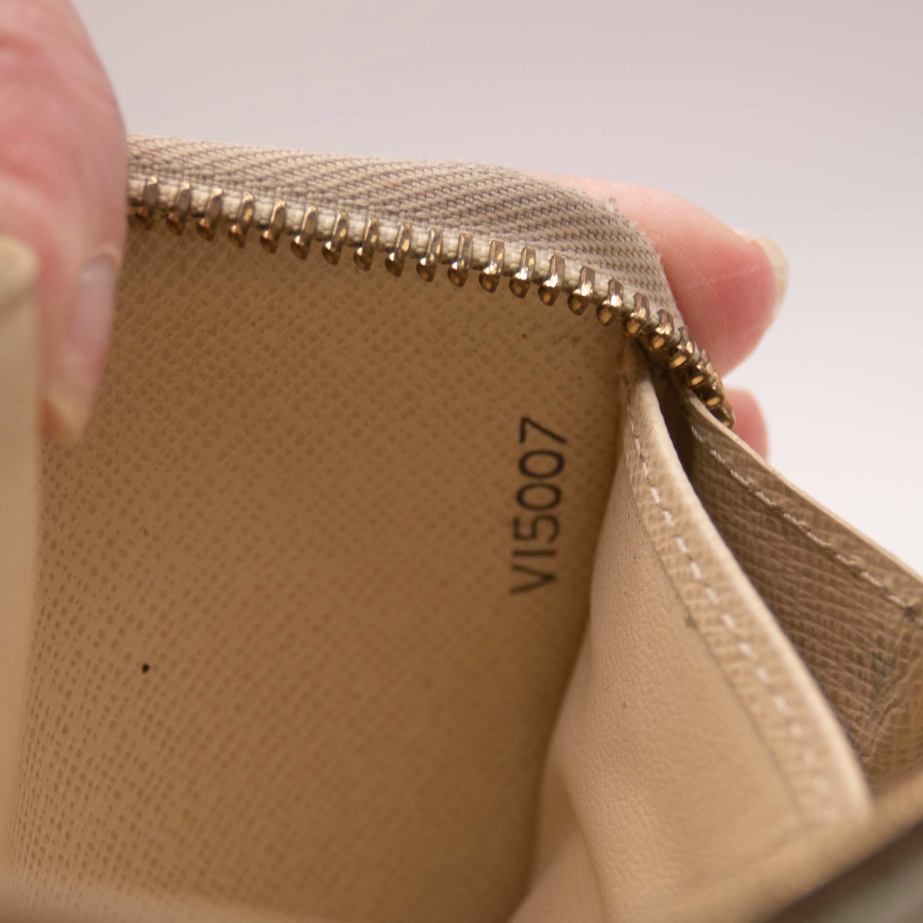 $960 2007 Louis Vuitton Damier Azur Zippy Zip Around Long Wallet White VI5007