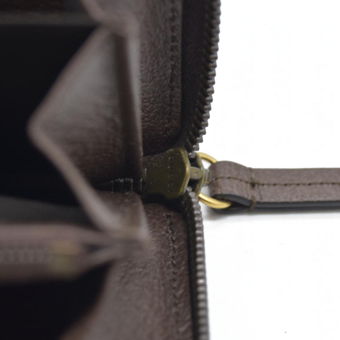 $850 CONSIGNMENT Gucci Monogram Jumbo GG Textured Dollar Calfskin Diana Zip Around Continental Wallet Camel Ebony New Acero