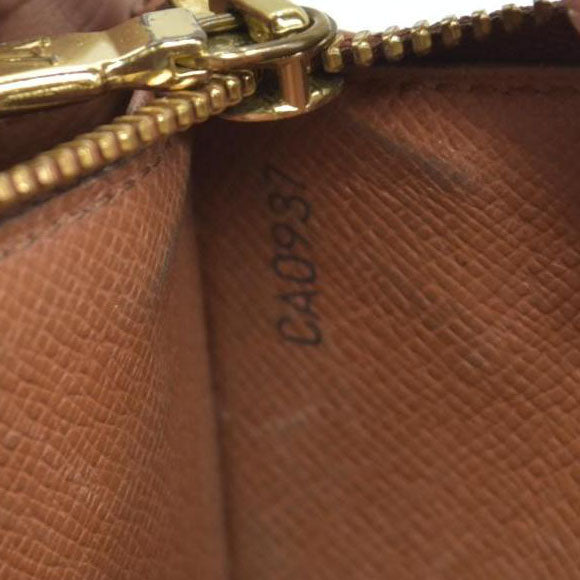 $725 1997 Louis Vuitton Monogram Porte Tresor International Wallet CONSIGNMENT CA0937