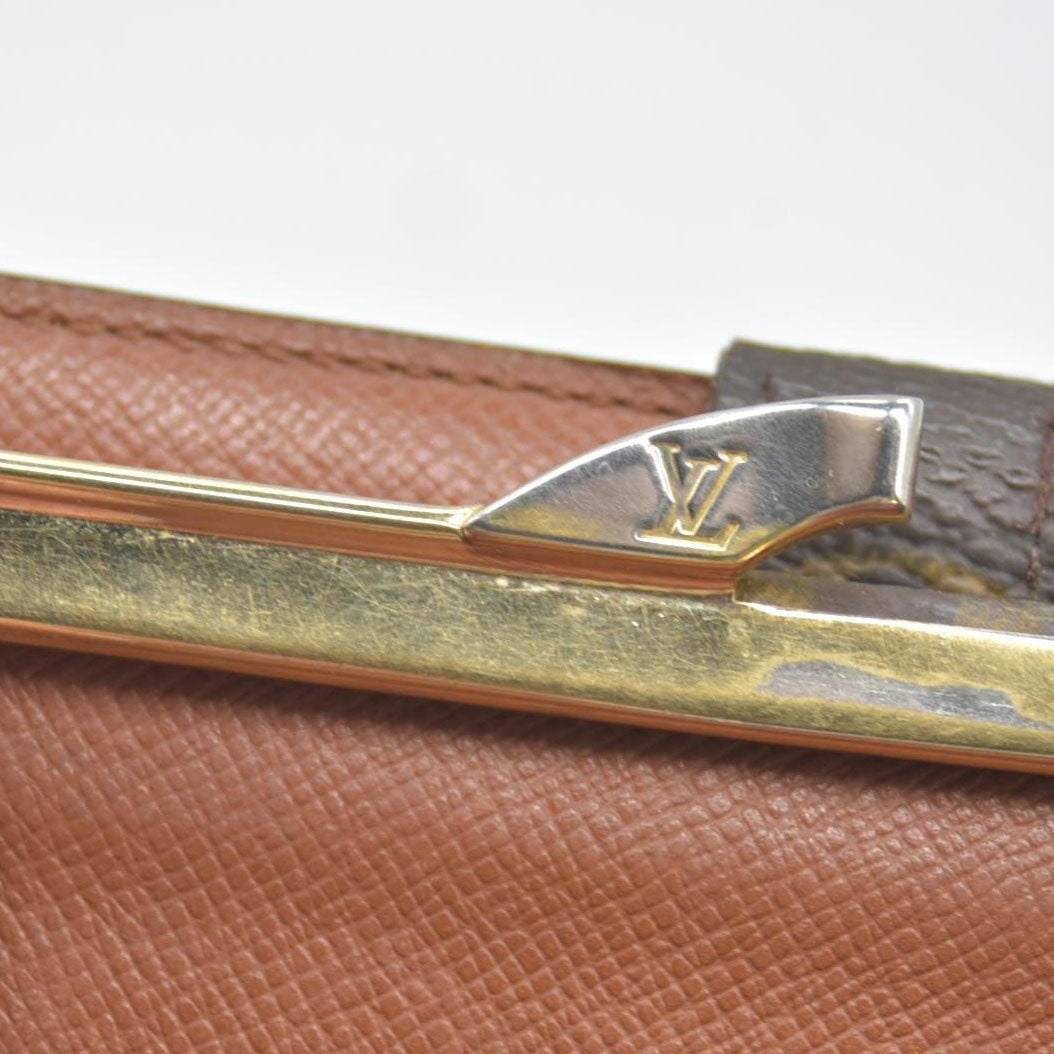 $750 1998 Louis Vuitton Kisslock French Wallet CONSIGNMENT MI0928