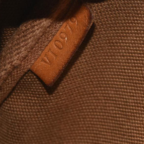 LOUIS VUITTON Monogram Pochette Accessories VI0979