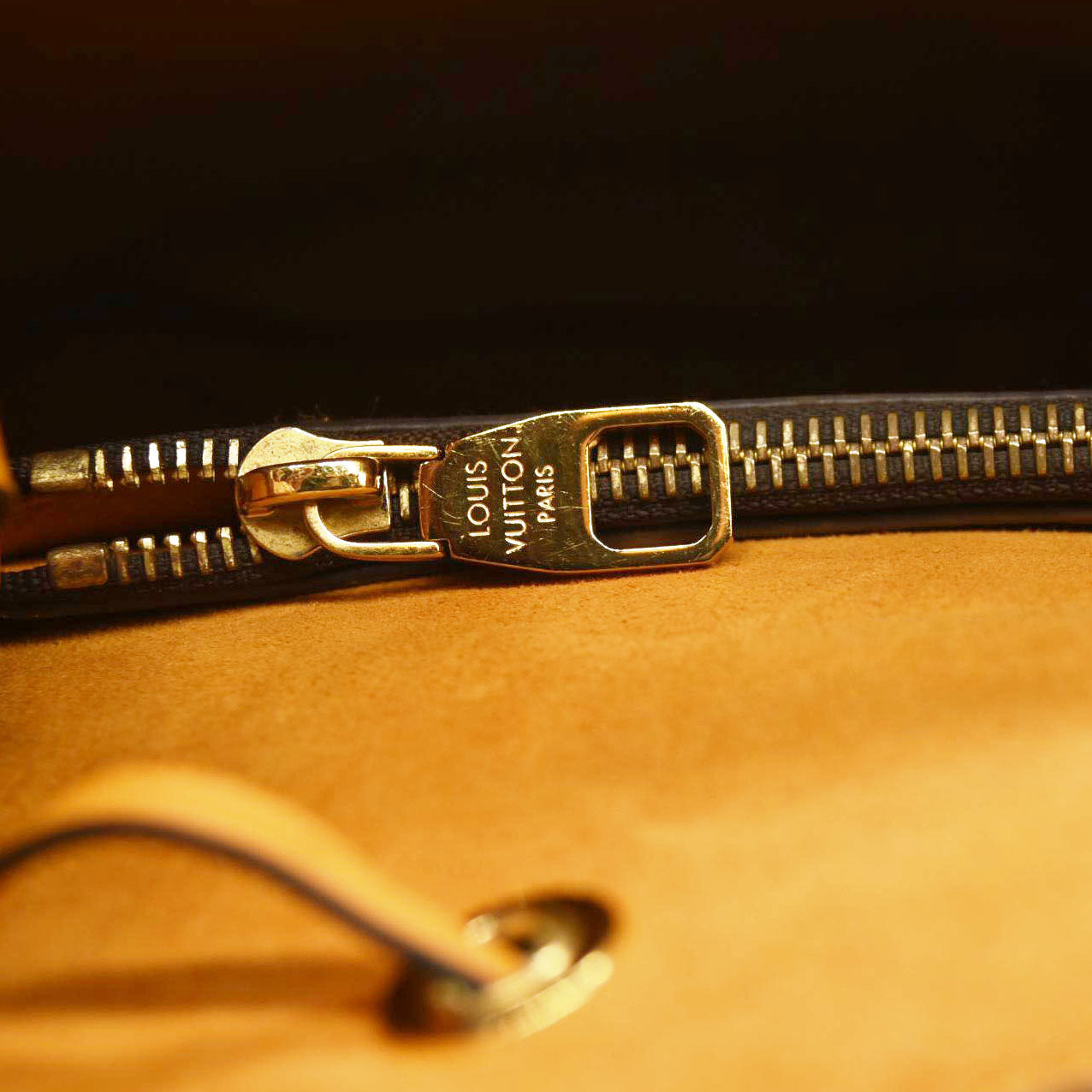 LOUIS VUITTON Damier Ebene Neonoe MM Safran