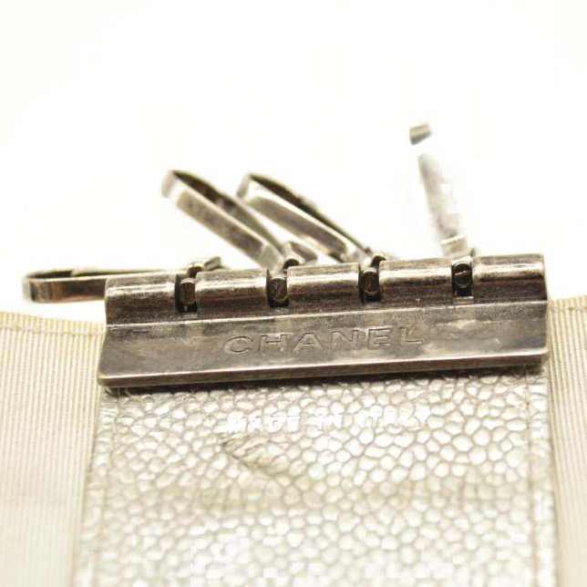 CHANEL Metallic Caviar Quilted 6 Key Holder