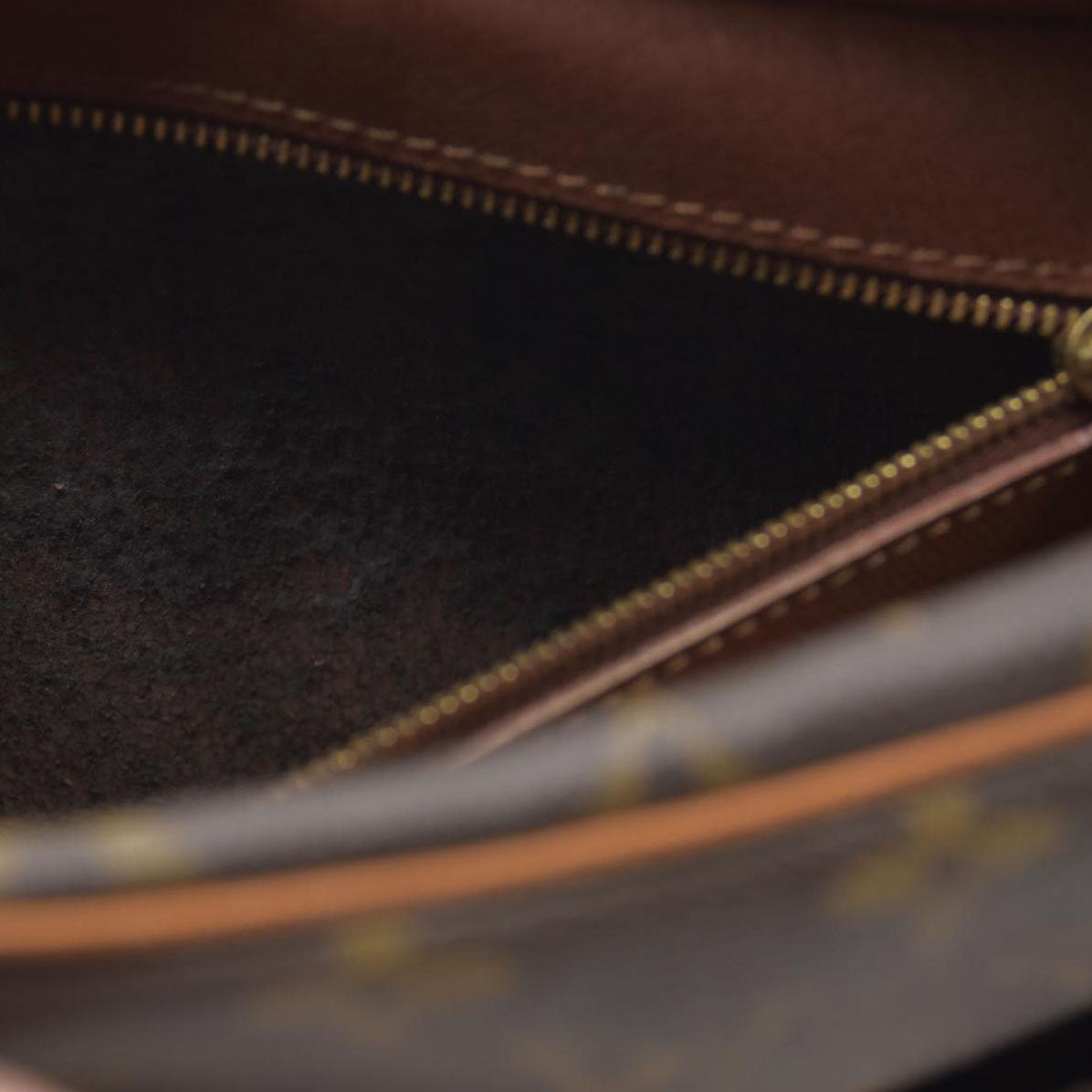 $1880 CONSIGNMENT Louis Vuitton Monogram Trocadero 27