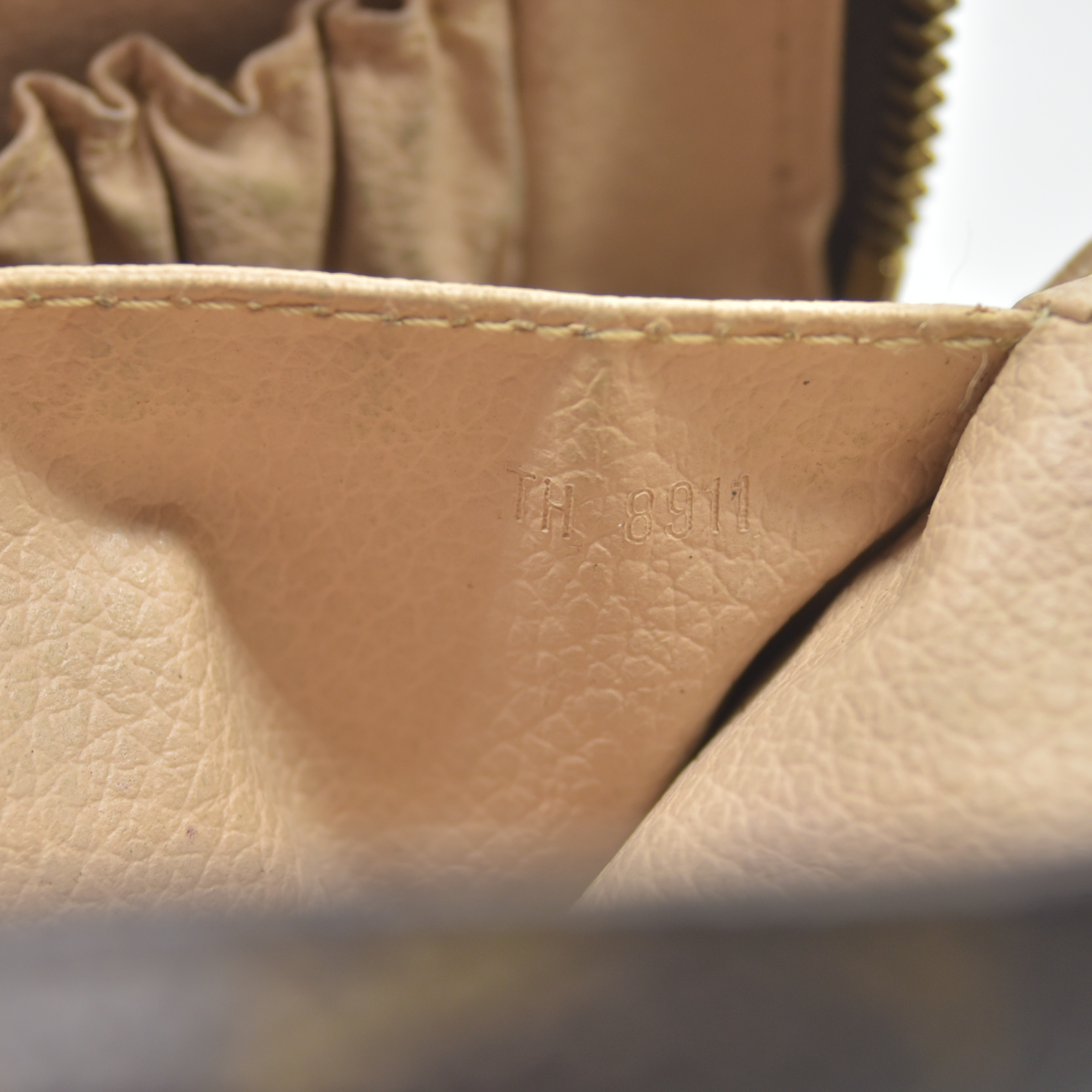 $600 1989 LOUIS VUITTON Monogram Trousse Toilette 23 Clutch Bag TH8911