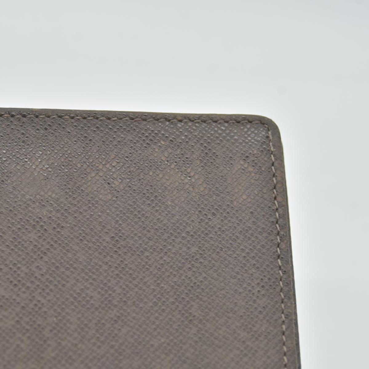 $835 Louis Vuitton Taiga Brown Leather Bifold Wallet CONSIGNMENT