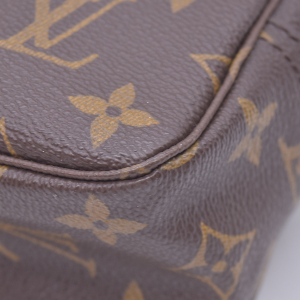 $600 Louis Vuitton Monogram Trousse Toilette 23 Cosmetics Pouch