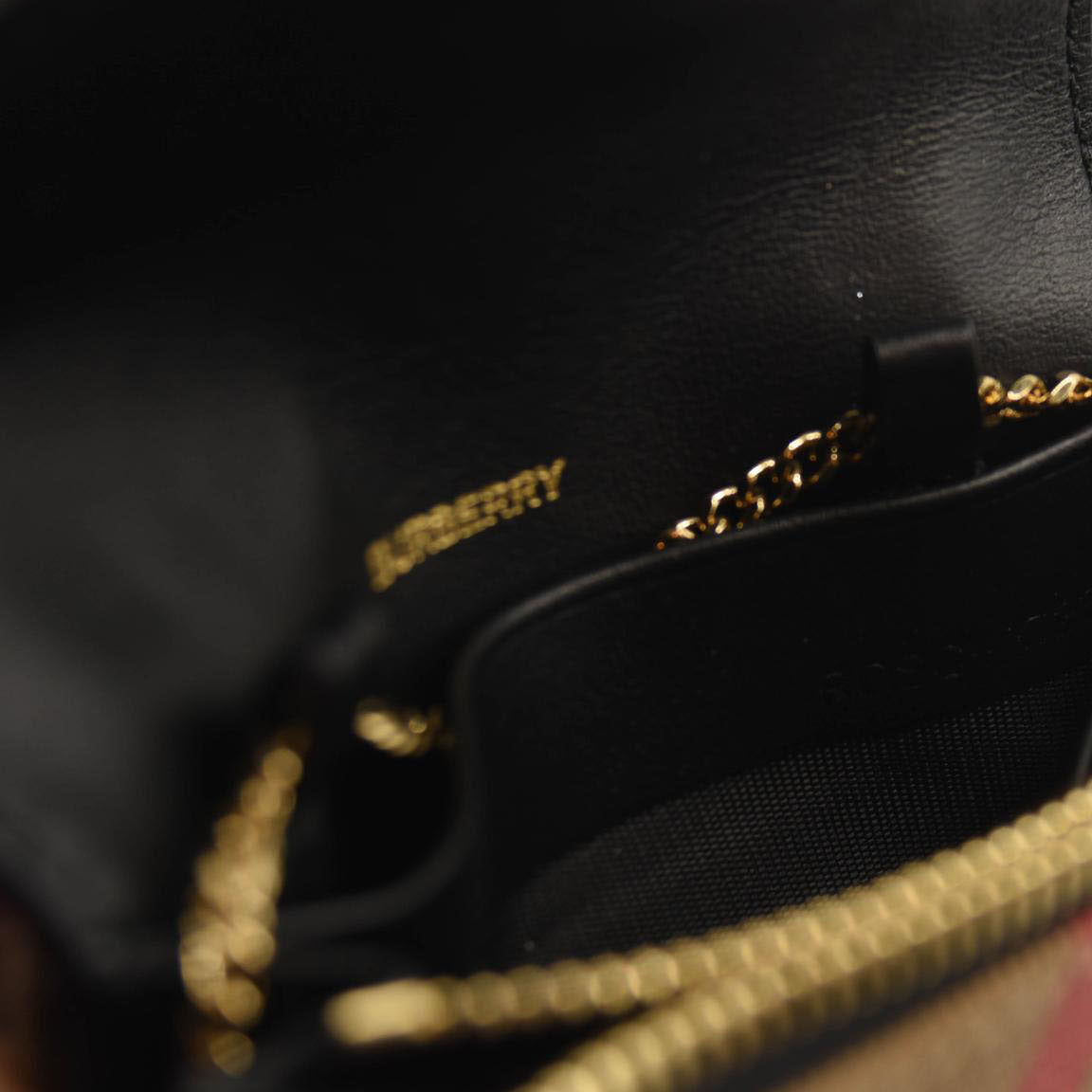 BURBERRY Grainy Calfskin Vintage Check Jade Card Case On Chain Black