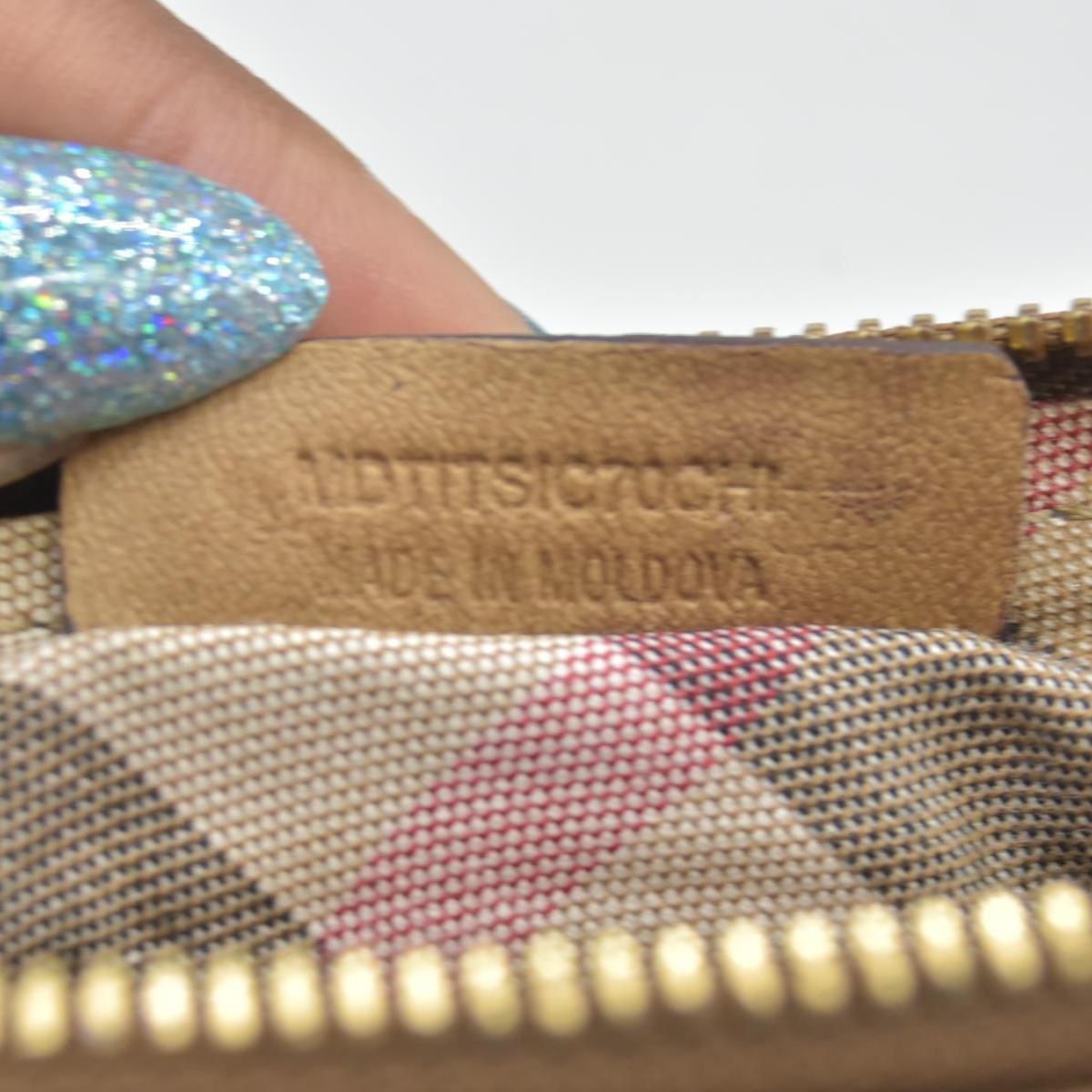 $990 Burberry Leather Fold Over Wristlet Clutch CONSIGNMENT
