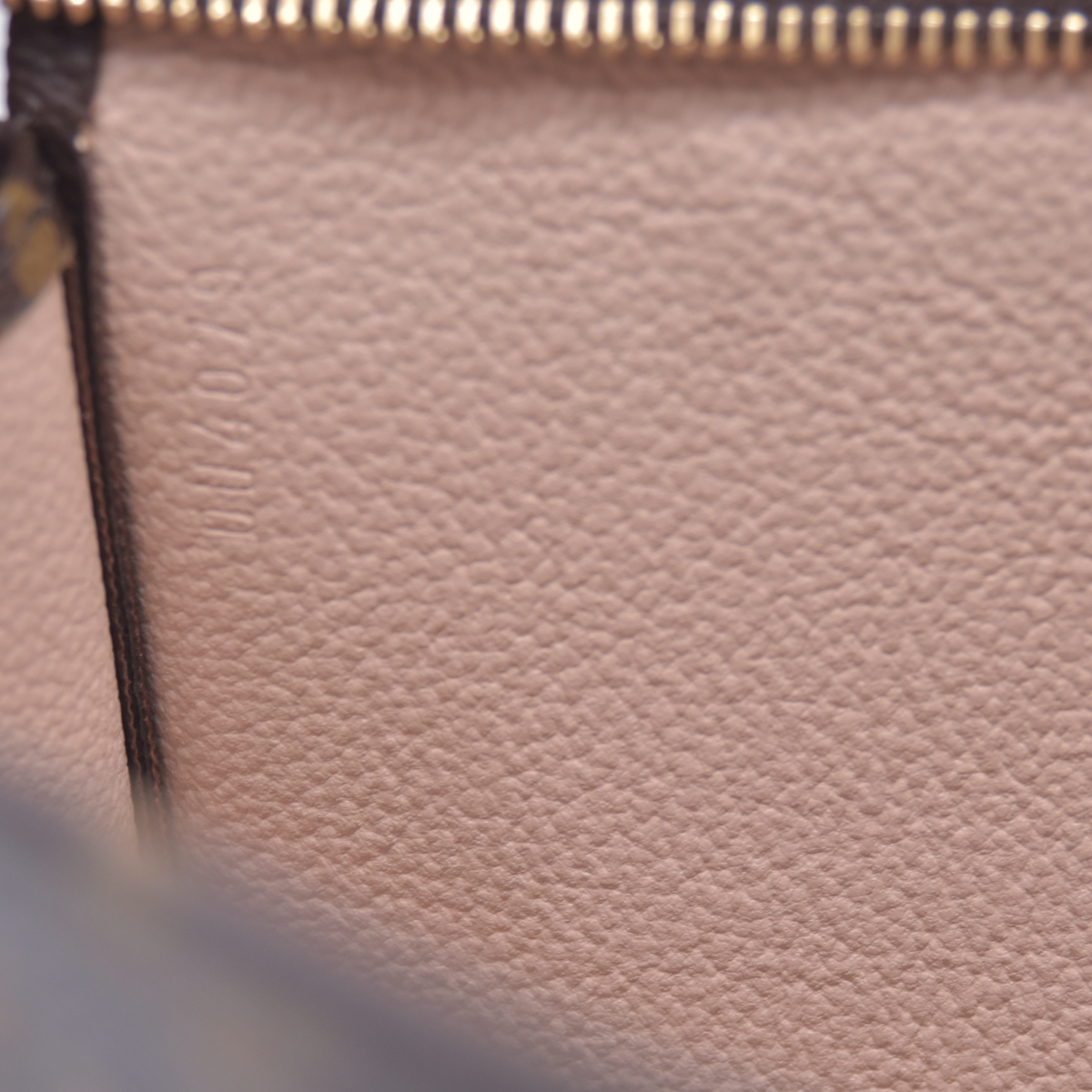 $760 2009 Louis Vuitton Toiletry 26 Brown Monogram DU4079