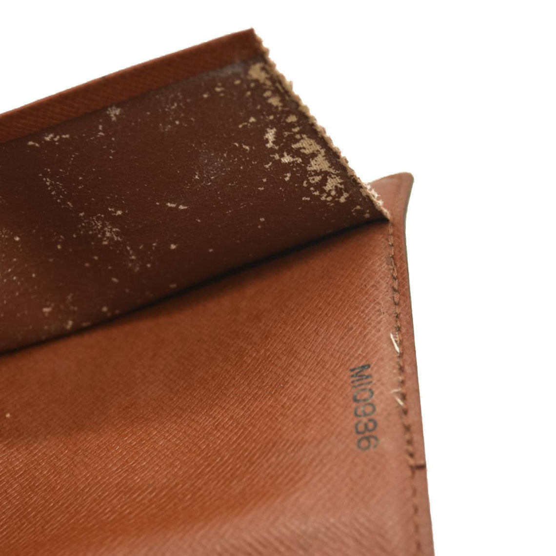 Louis Vuitton Monogram Passport Cover MI0936