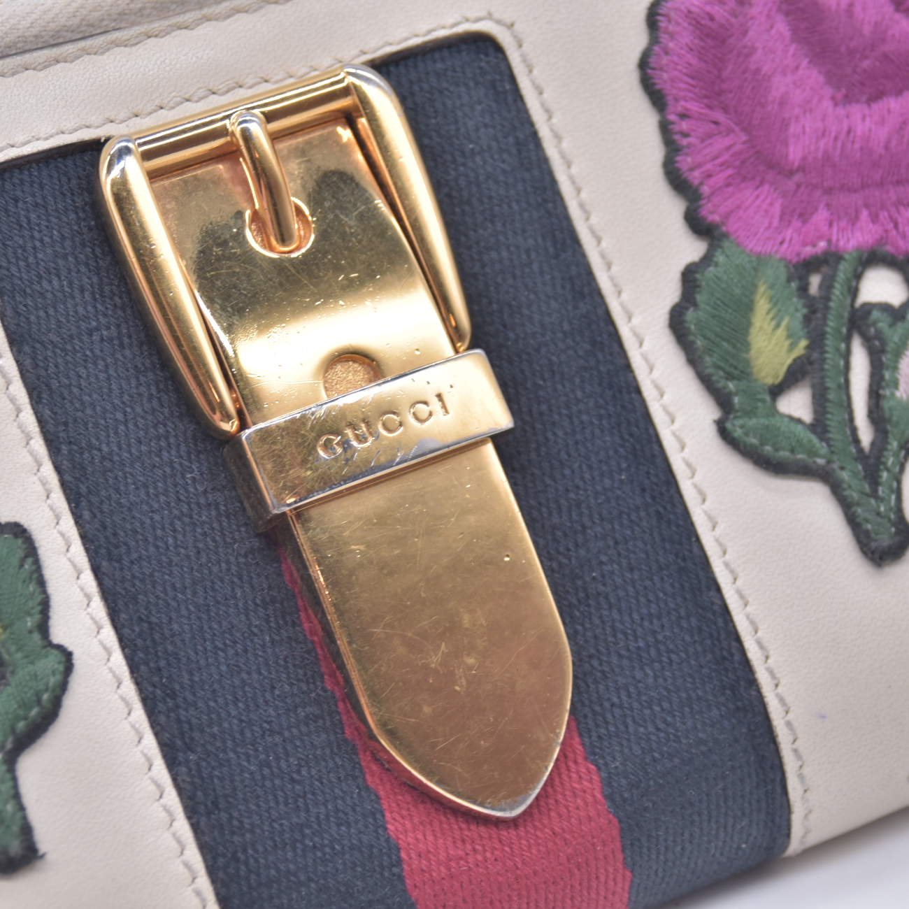 $980 Gucci White Sylvie Floral Embroidery Zip Around Wallet