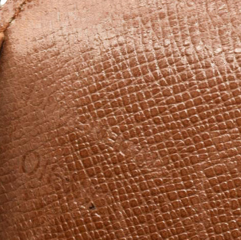 LOUIS VUITTON Monogram Passport Cover MI1910