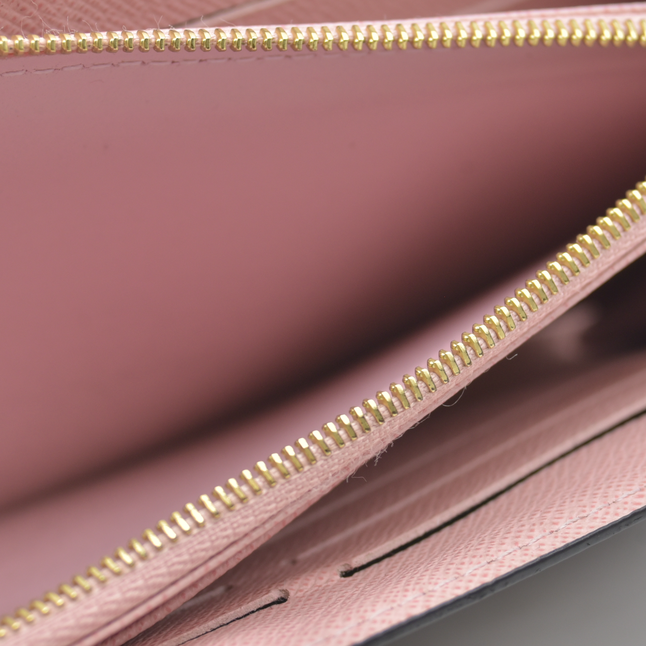 $775 2019 Louis Vuitton Damier Ebene Sarah Wallet NM Rose Ballerine CA4119