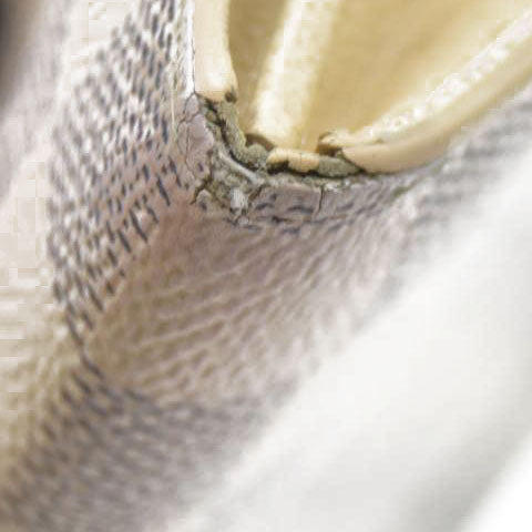 AUCTION $720 Louis Vuitton 2008 Damier Azur Pattern Sarah Wallet