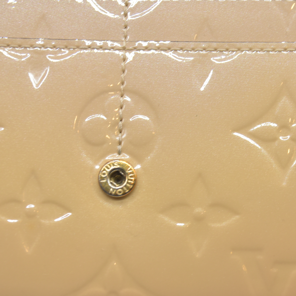 $880 LOUIS VUITTON Vernis Sarah Wallet Beige Poudre TS1126 2016 CONSIGNMENT