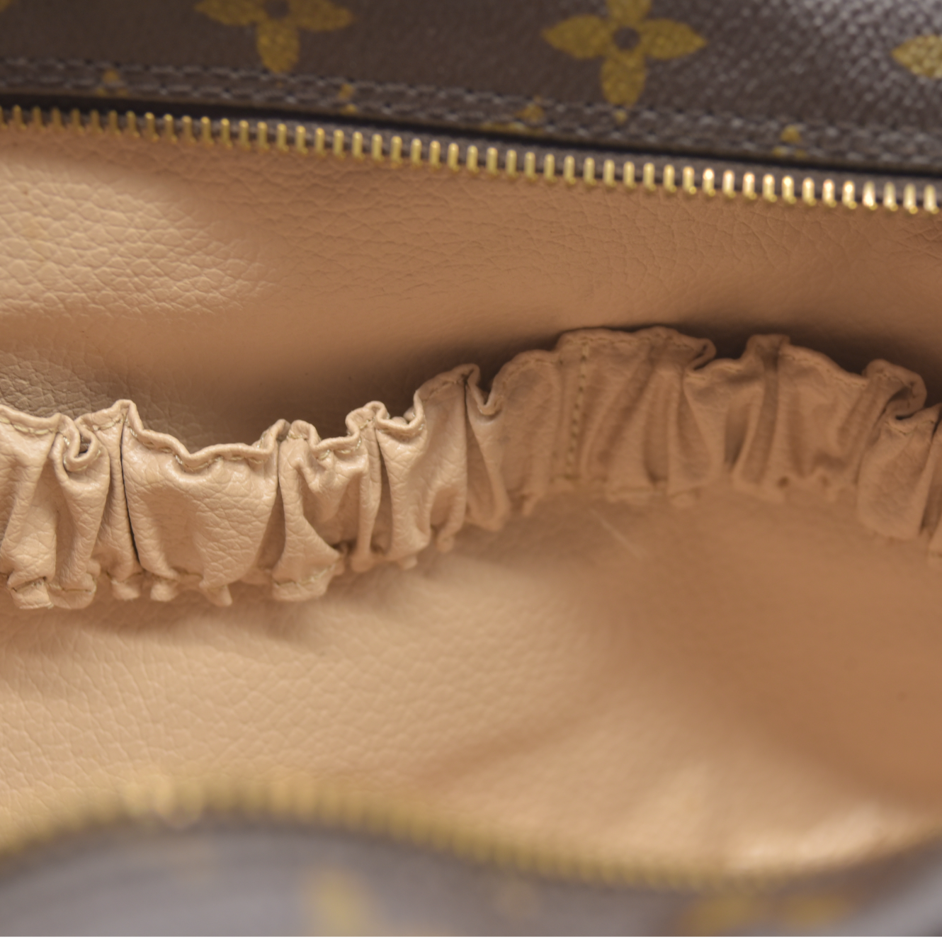 $660 CONSIGNMENT Louis Vuitton Monogram Trousse Toilette 28 MM 874TH 1987