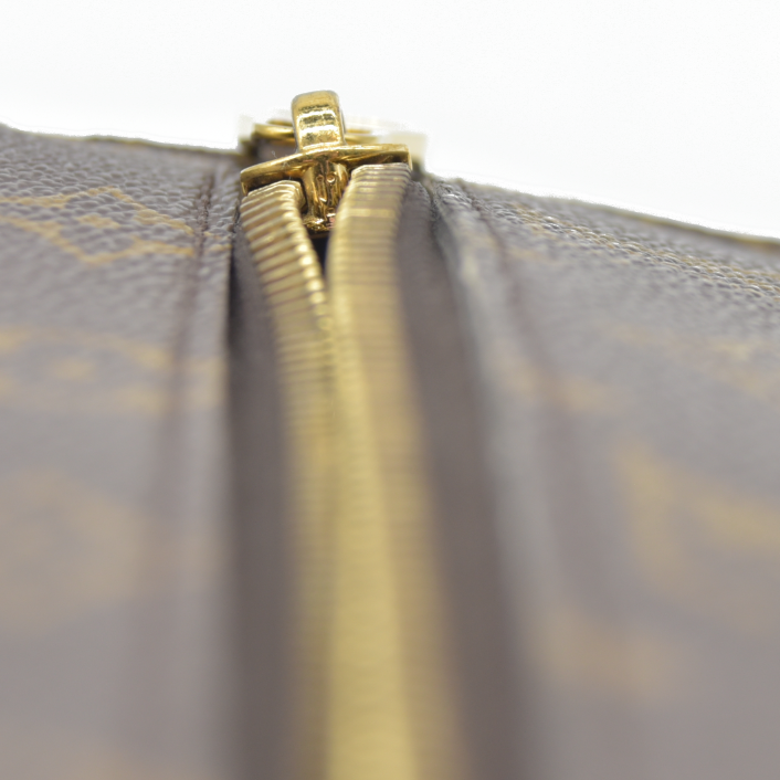 $2760 Louis Vuitton Monogram Pochette Metis RFID