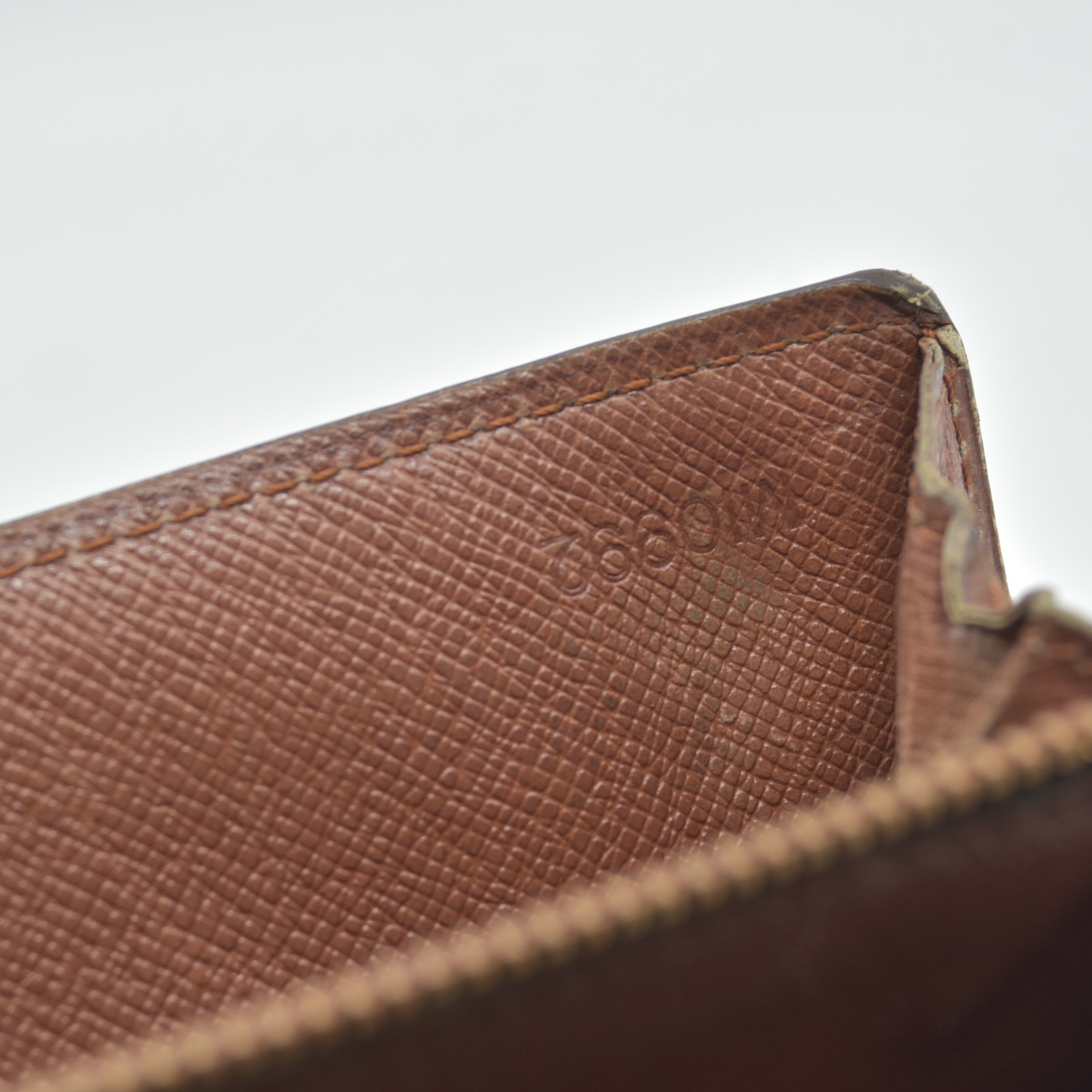 $720 1992 Louis Vuitton Monogram Sarah Wallet MI0992