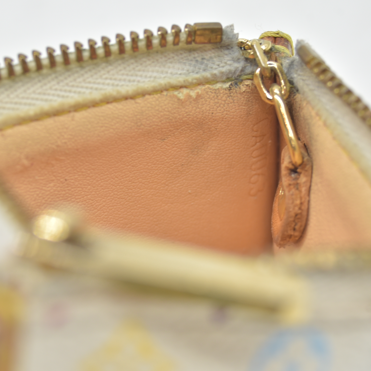 $450 2003 Louis Vuitton Monogram Multicolor Key Pouch White CA0063
