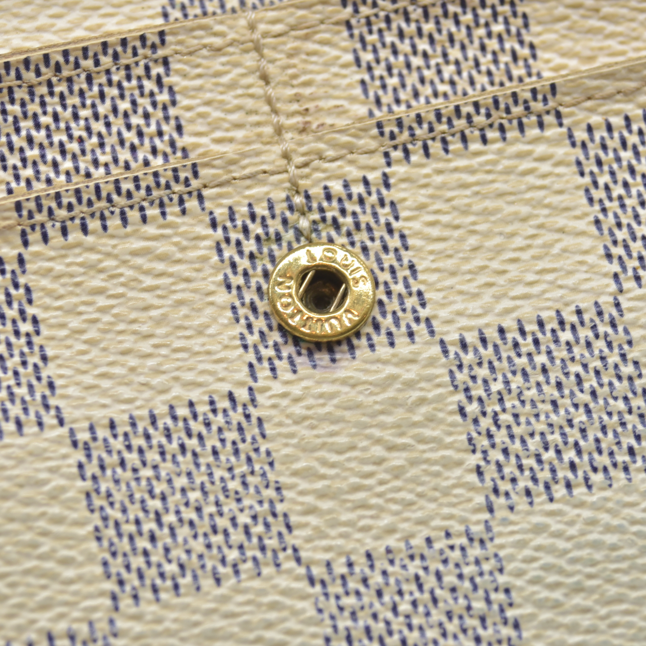 $725 2009 Louis Vuitton Damier Azur Sarah Wallet CA3009