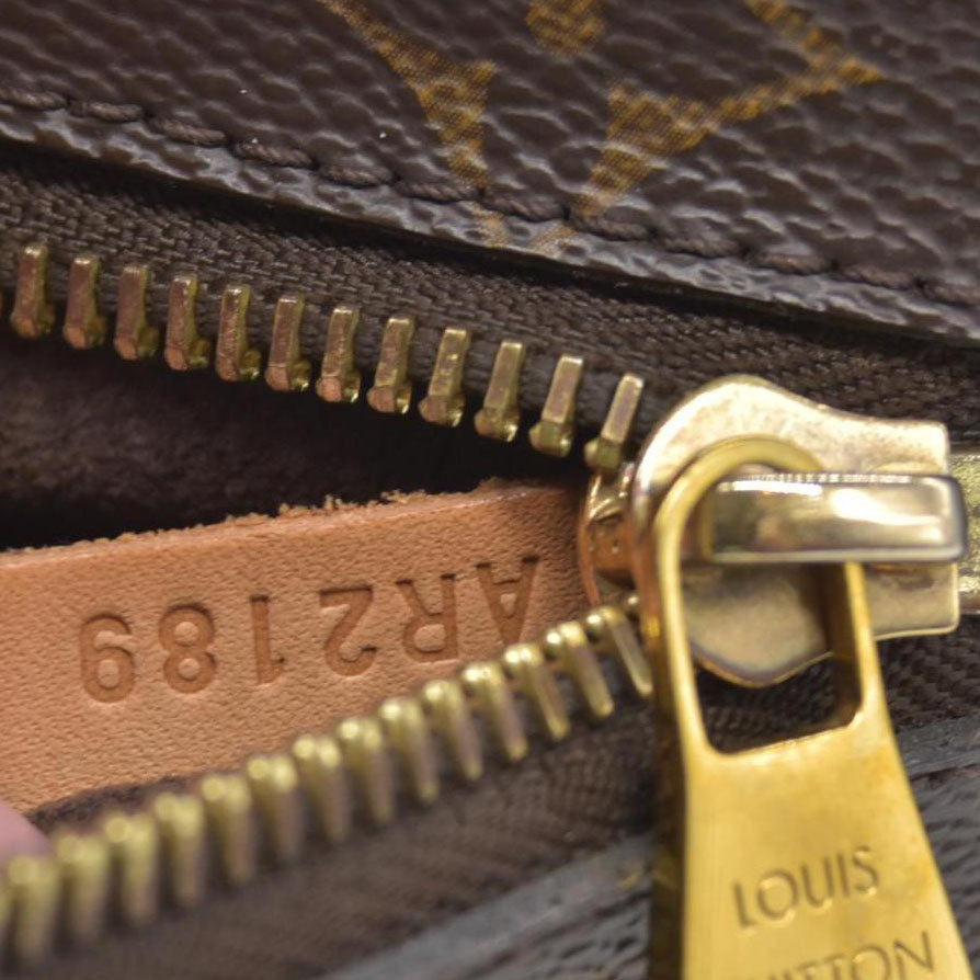 $2750 2019 Louis Vuitton Monogram Pochette Metis AR2189