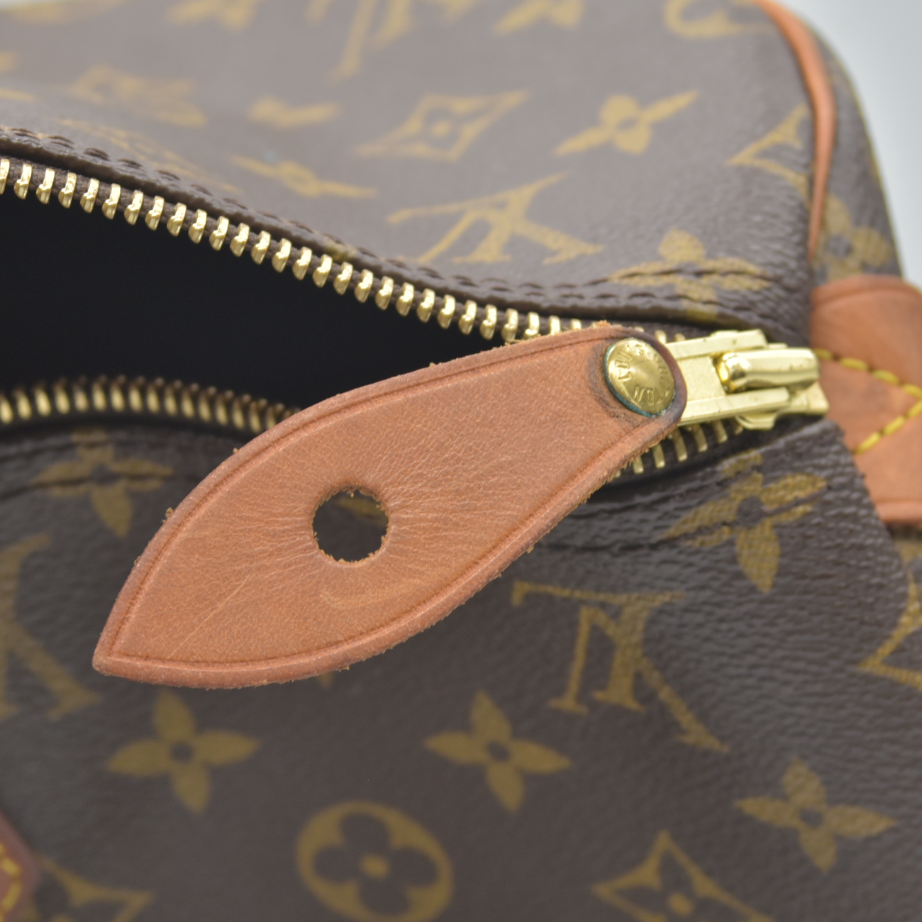 $1690 TH0044 2004 Louis Vuitton Monogram Speedy 40