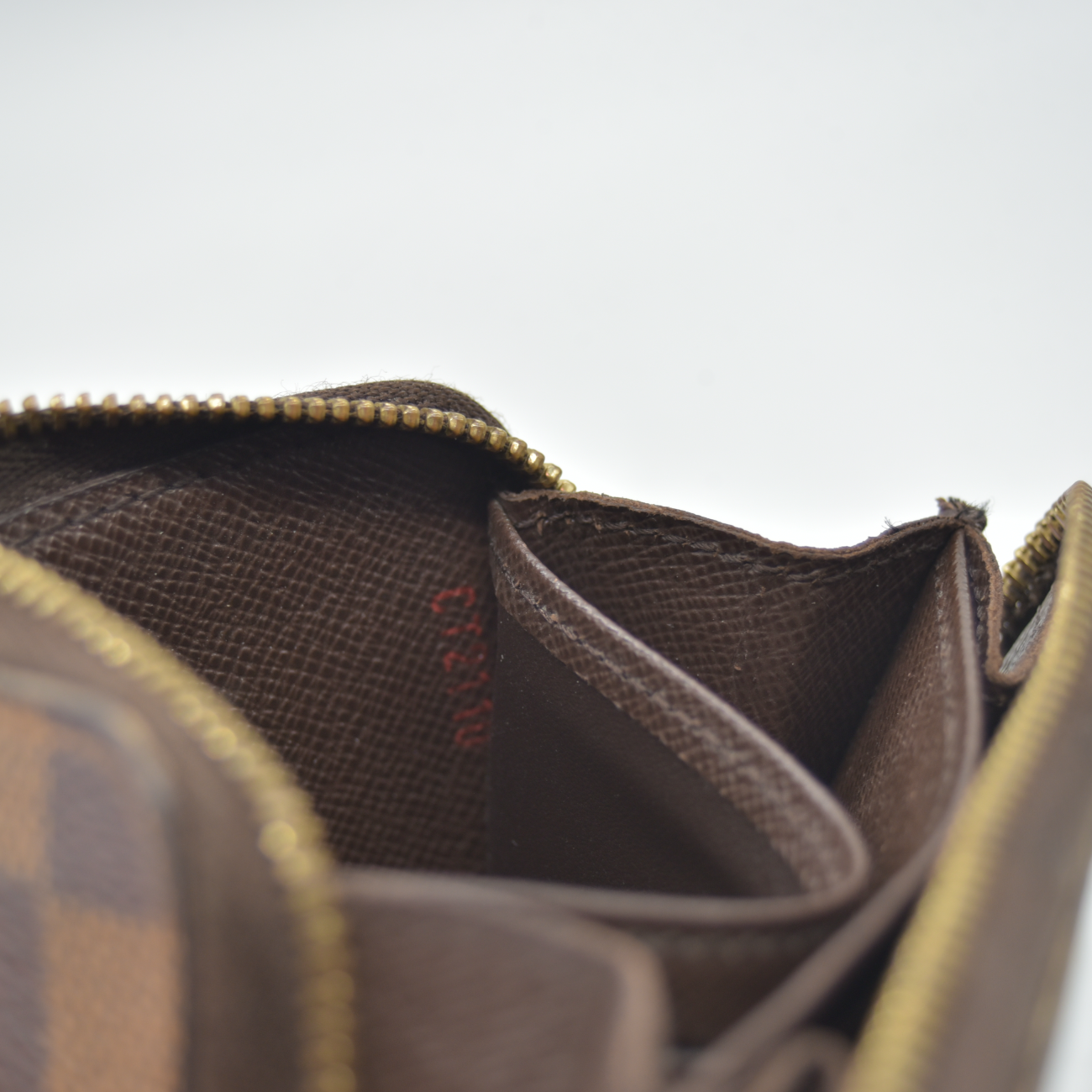 $560 2010 Louis Vuitton Damier Ebene Zippy Coin Purse CT2110