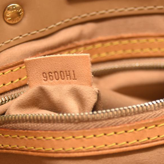 LOUIS VUITTON Vernis Reade PM Noisette