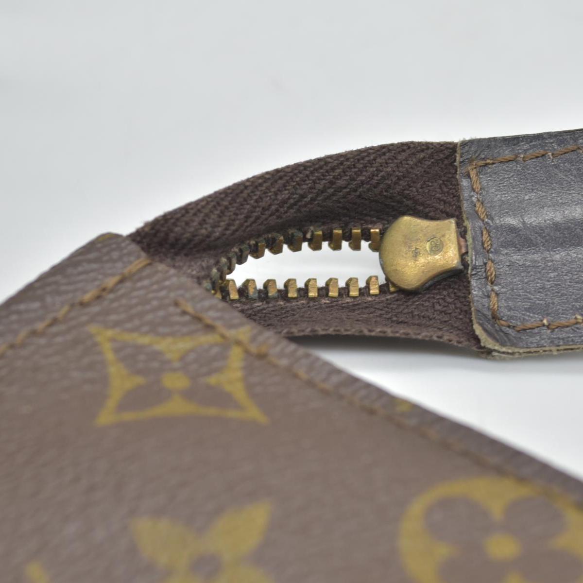 $1120 LOUIS VUITTON Monogram Toiletry 26