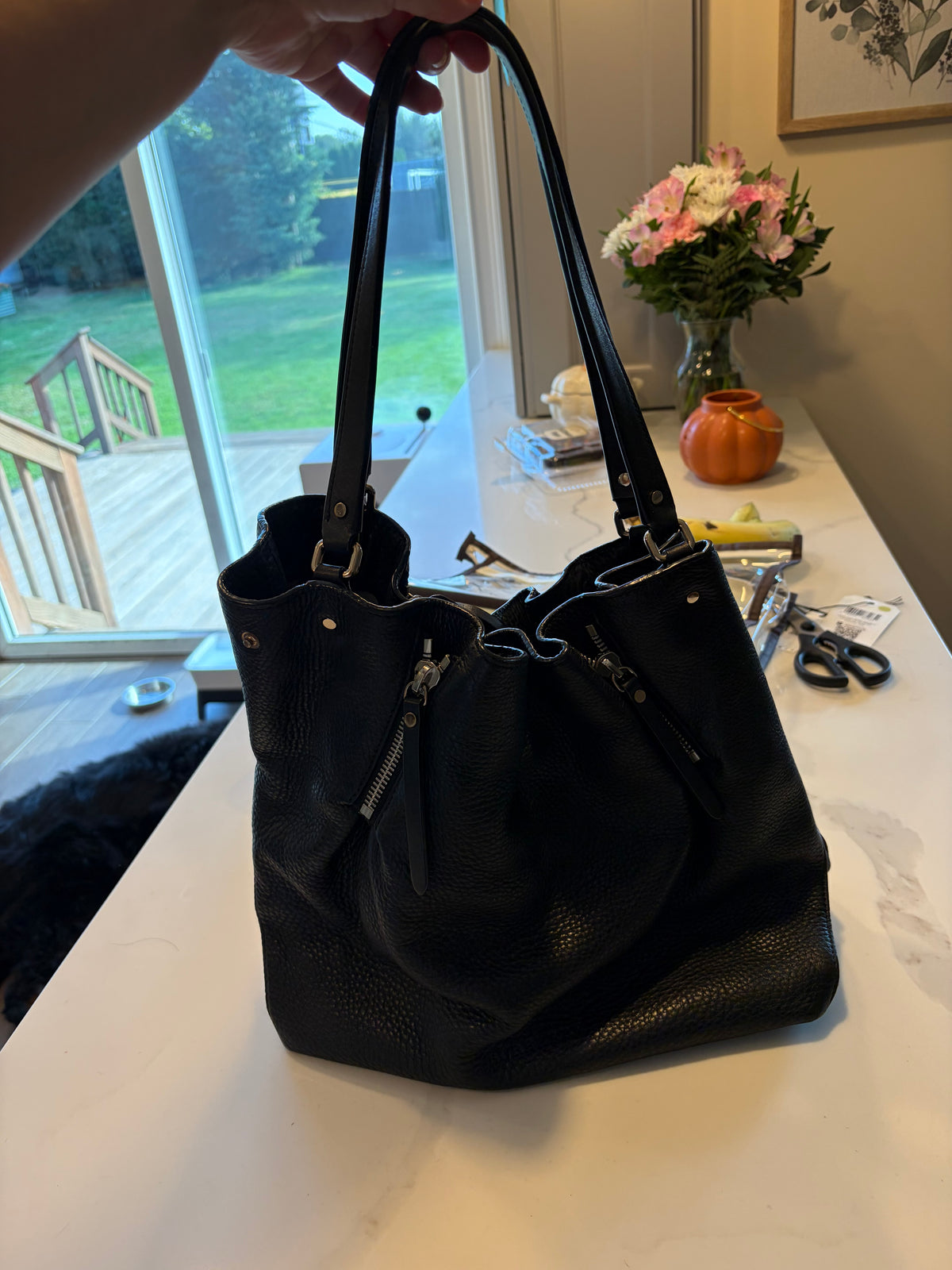 $450 Burberry Black Pebbled Leather Drawstring Bucket Tote CONSIGNMENT 10021513