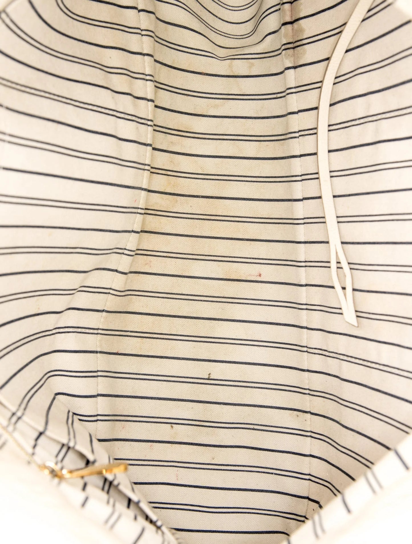 $3800 Louis Vuitton Empreinte Artsy MM Neige