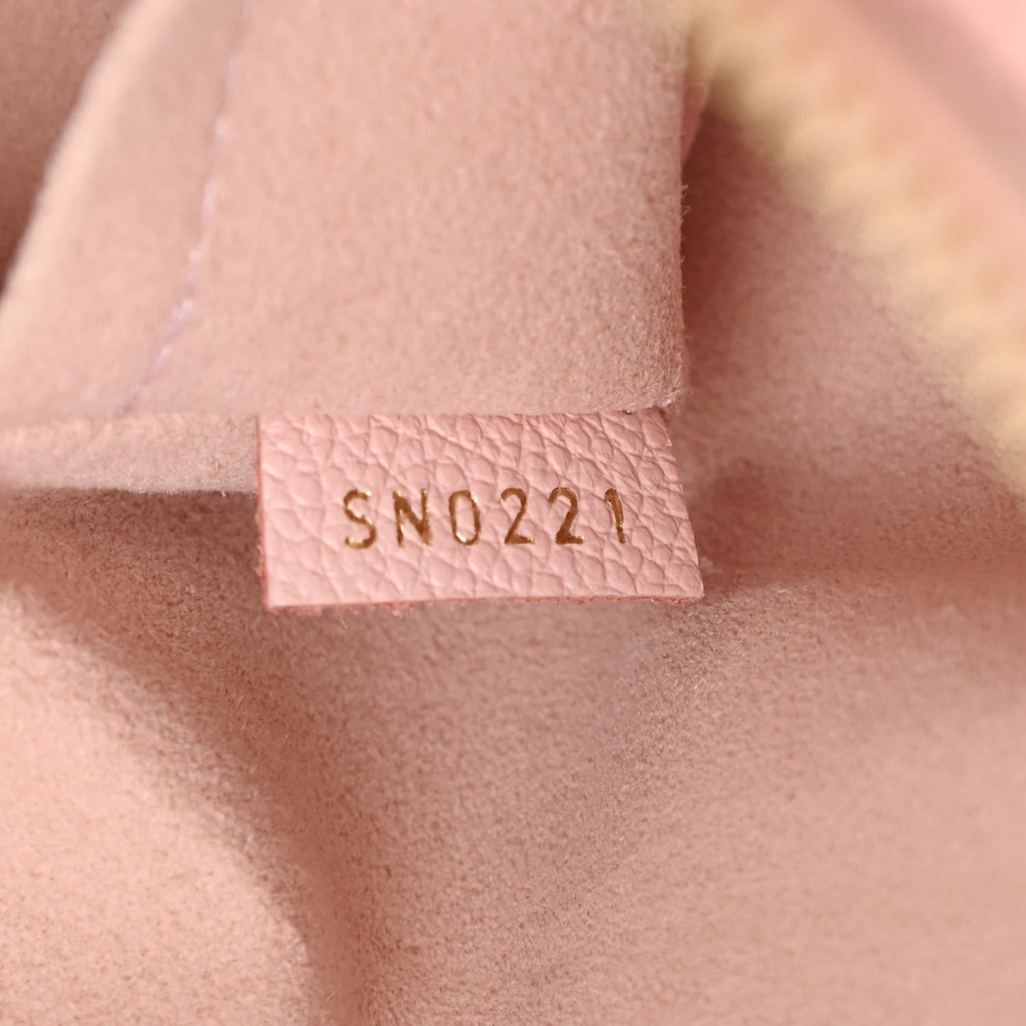 LOUIS VUITTON Empreinte Monogram Giant By The Pool Marshmallow Hobo PM Bouton De Rose