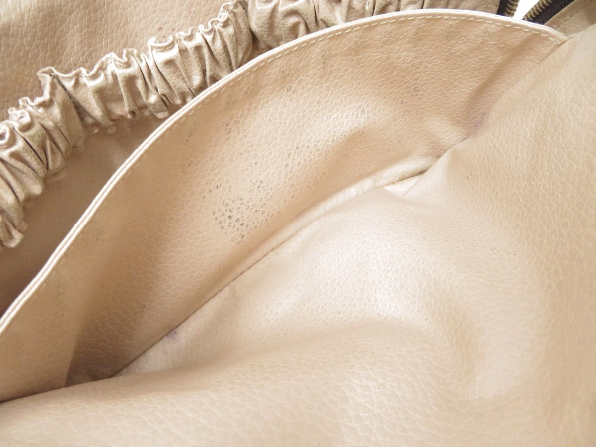 $730 2005 Louis Vuitton Monogram Trousse Toilette 23 TA0055
