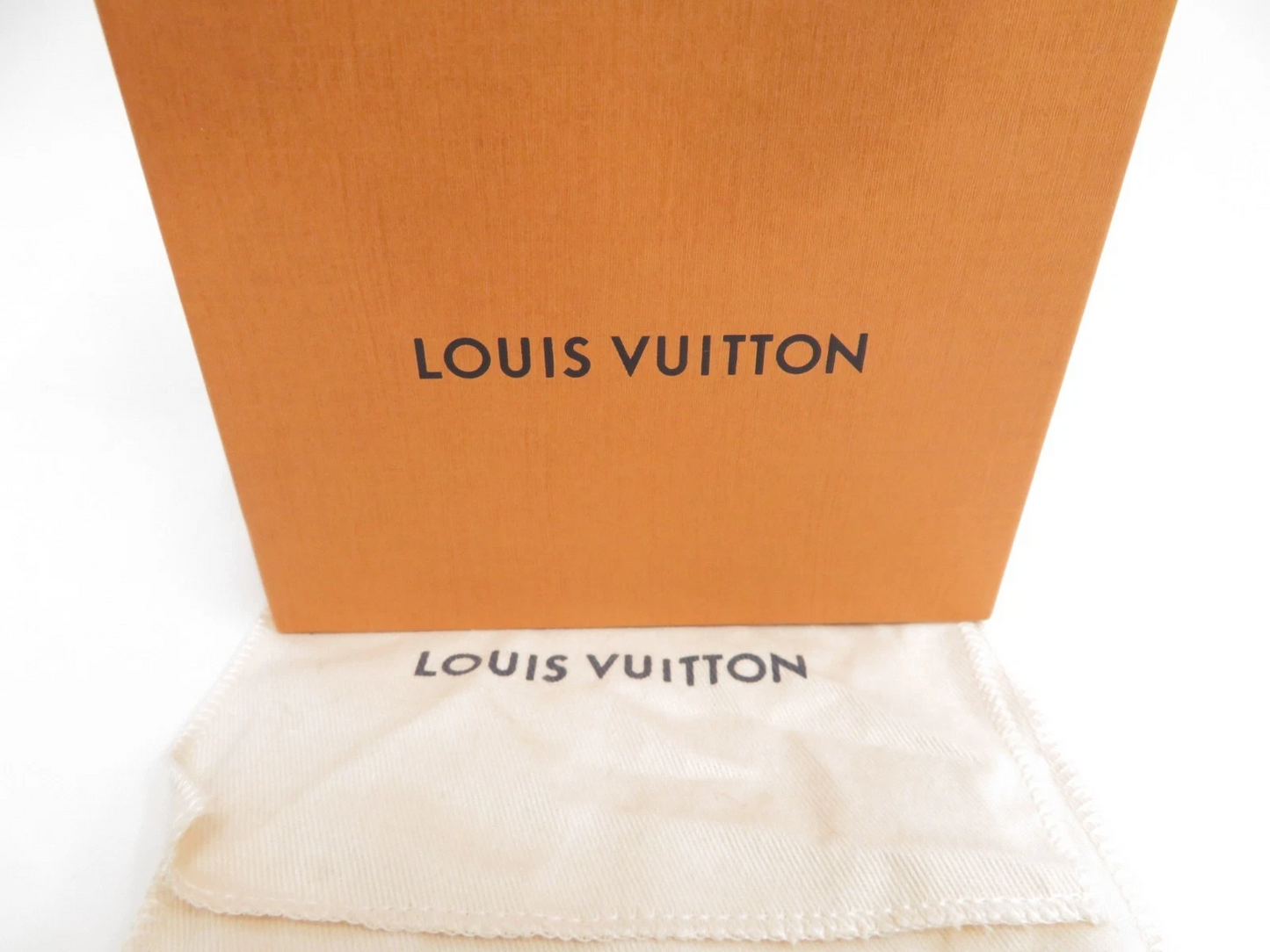 $965 2020 LOUIS VUITTON Smooth Calfskin LV Pont 9 Compact Wallet Pink FH2230