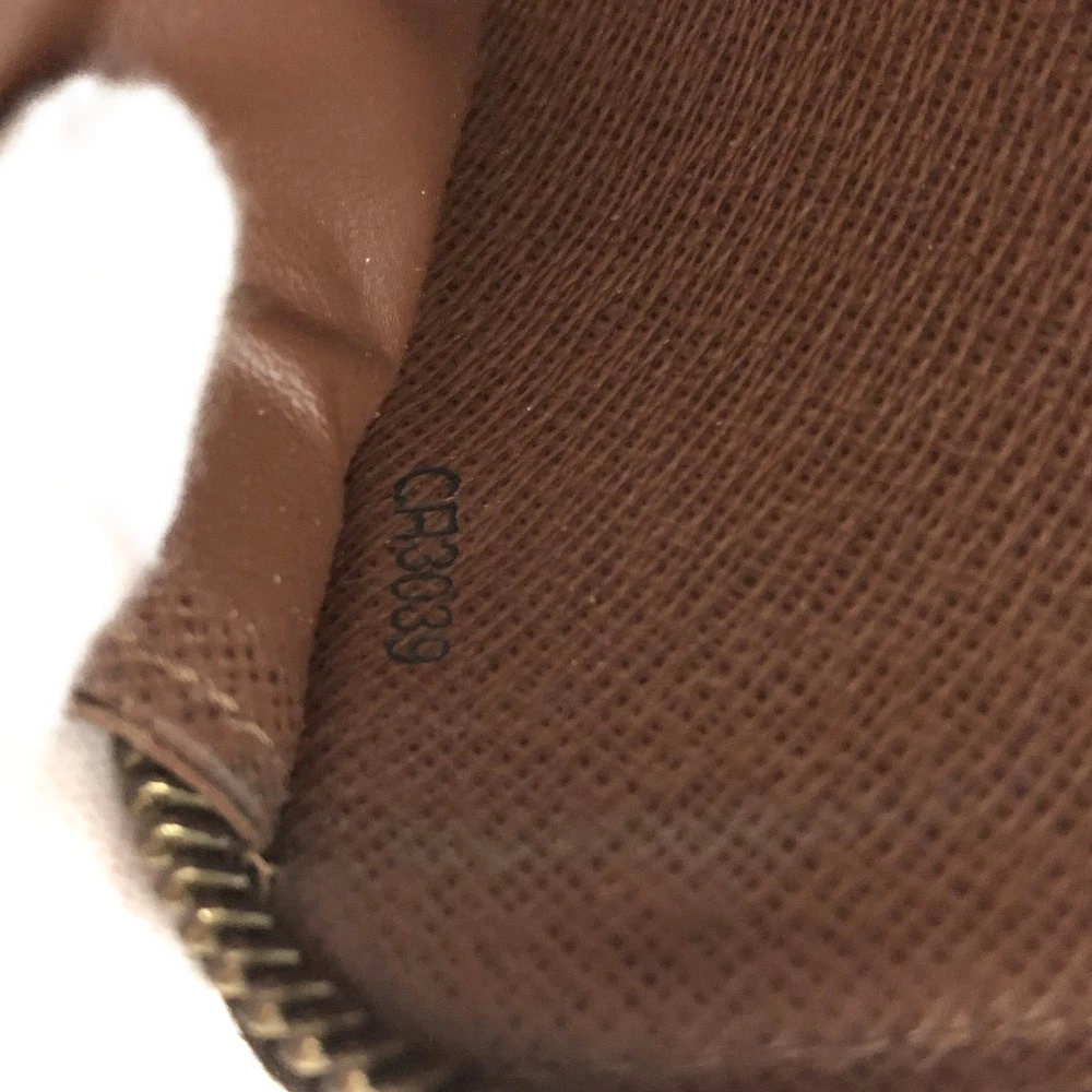 $960 2009 Louis Vuitton Monogram Zippy Wallet CA3039