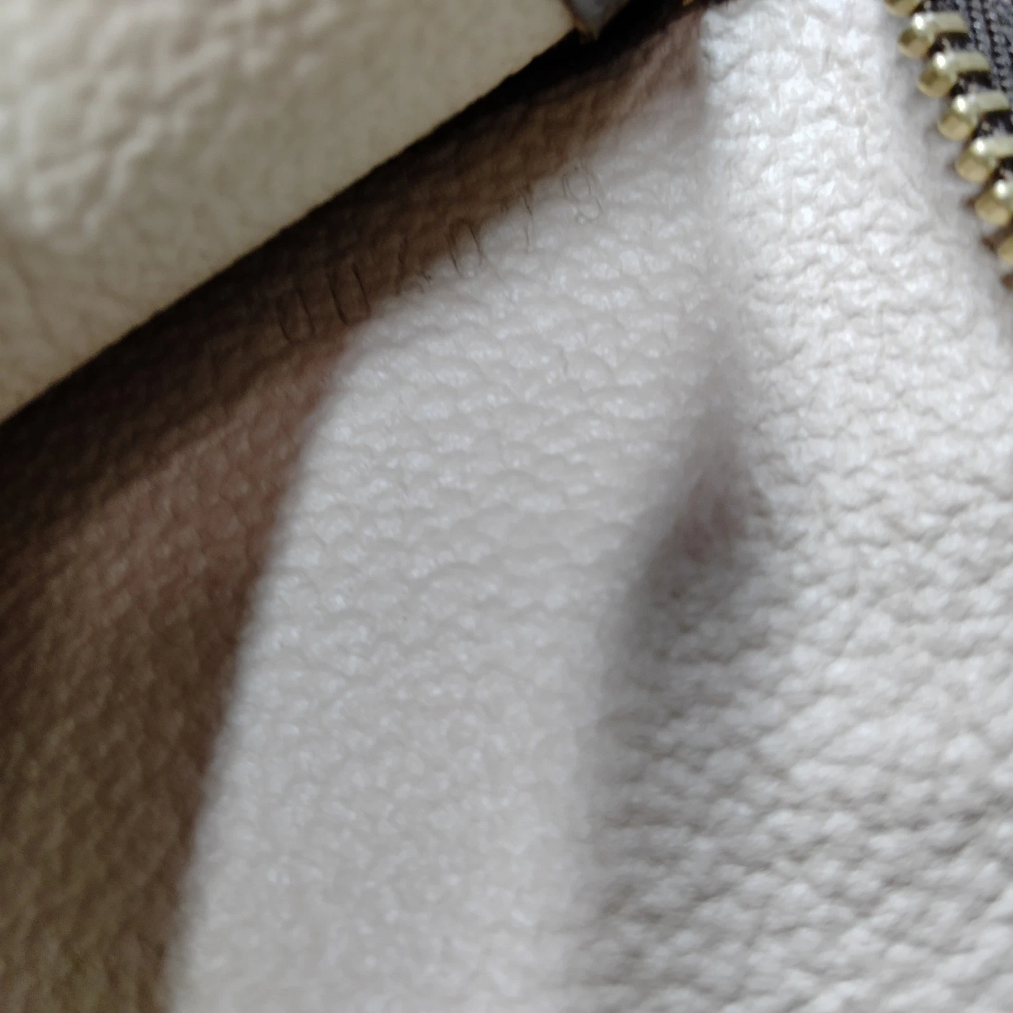 $760 2009 Louis Vuitton Toiletry 26 Brown Monogram DU4079