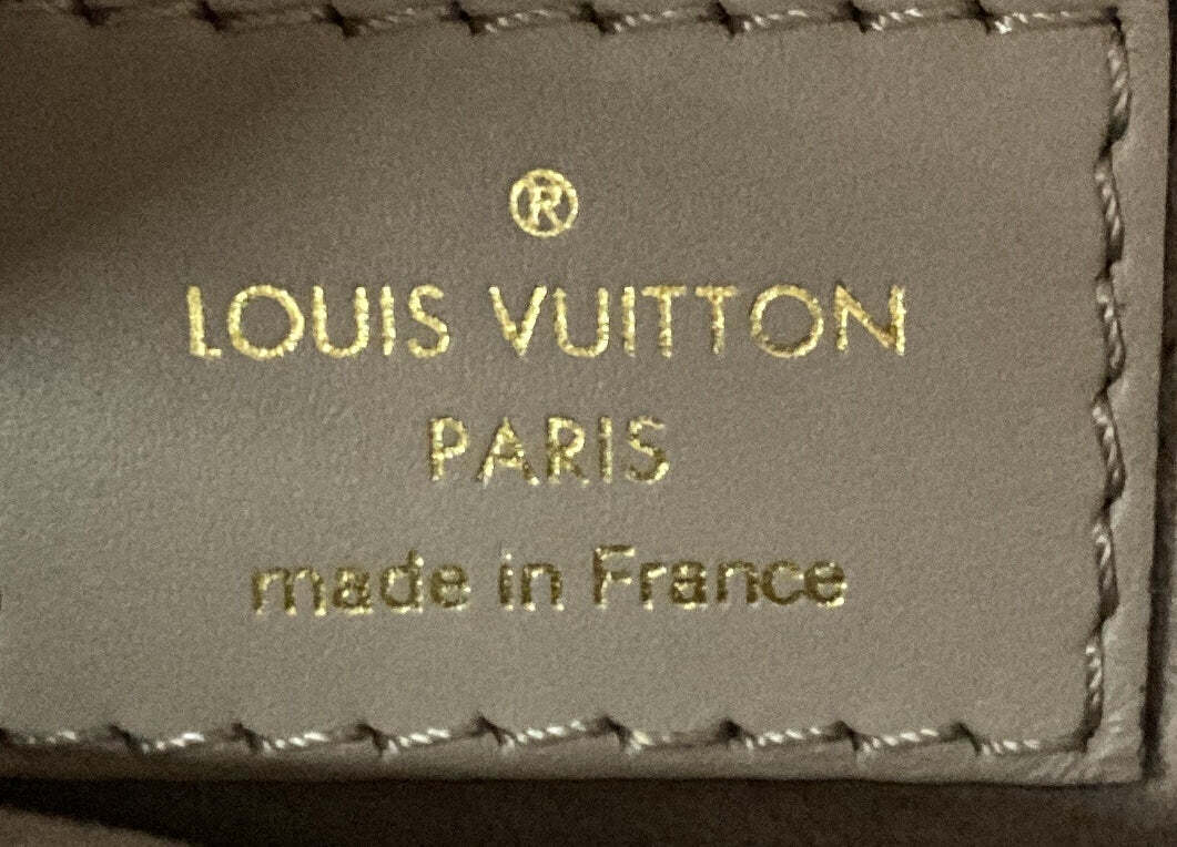 LOUIS VUITTON Empreinte Monogram Giant Onthego MM Tourterelle