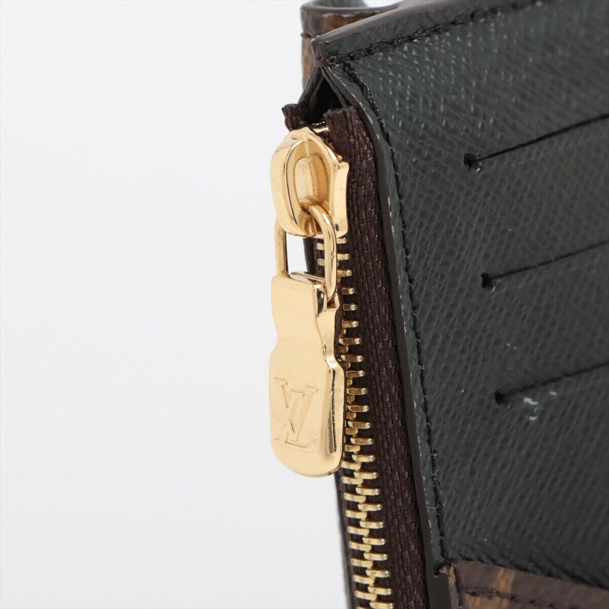 PRE-ORDER  LOUIS VUITTON  Monogram Recto Verso Card Holder Black