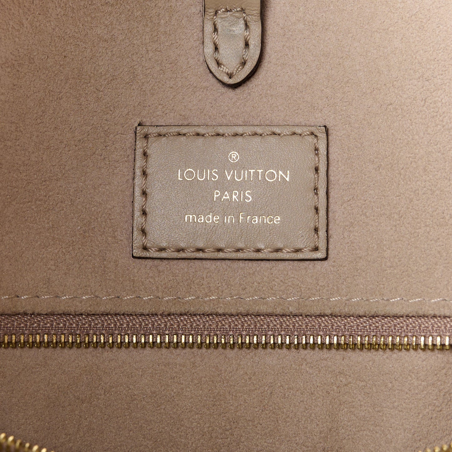 Louis Vuitton  Empreinte Monogram Giant Onthego MM Tourterelle Creme