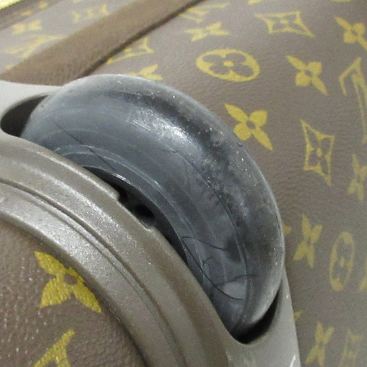 LOUIS VUITTON Monogram Pegase 60