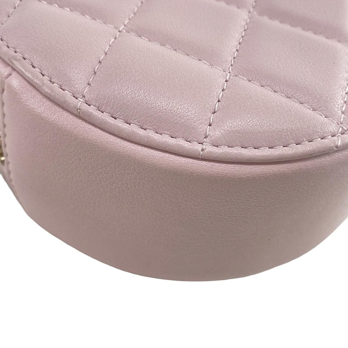 PRE-ORDER Chanel  Calfskin Quilted Pearl Round Clutch With Chain Light Pink 31*