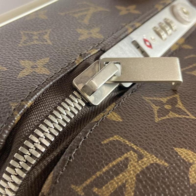 Louis Vuitton  Monogram Horizon 55 DR4136