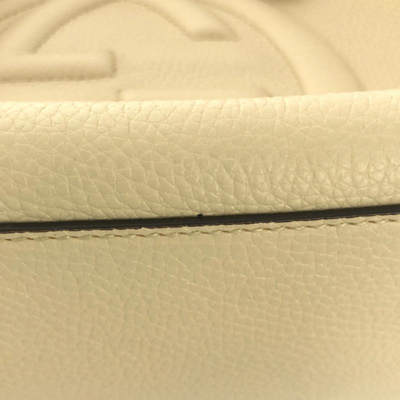 GUCCI  Pebbled Calfskin Medium Soho Chain Shoulder Bag Cream