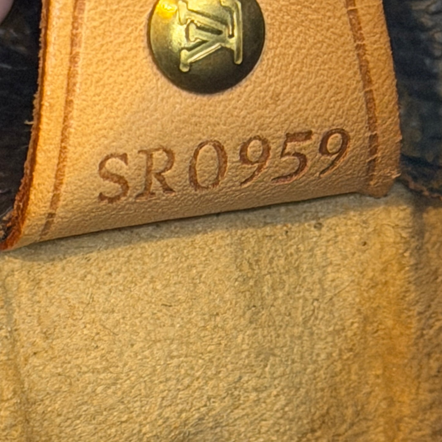 $1200 1999 LOUIS VUITTON Monogram Luco SR0959