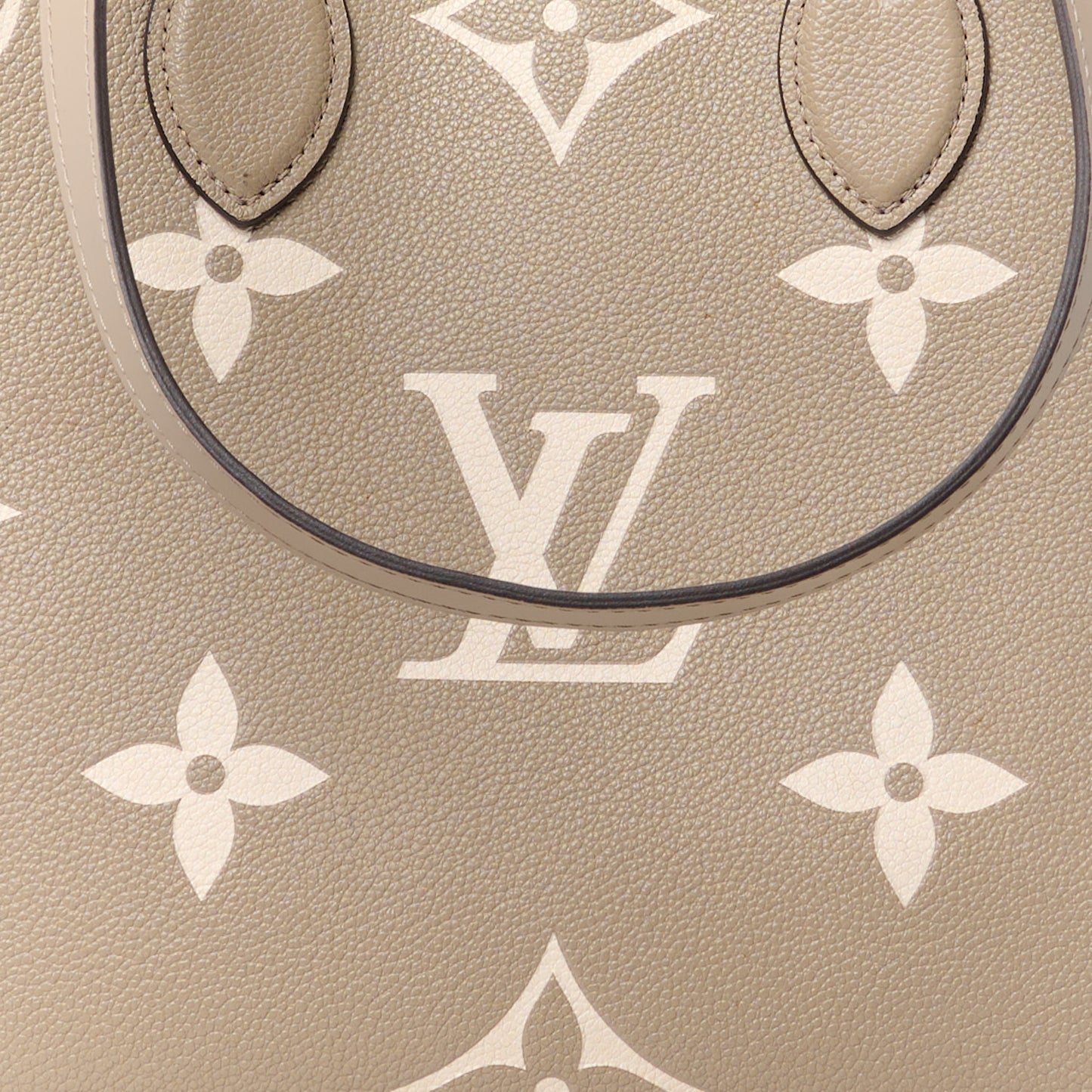 Louis Vuitton  Empreinte Monogram Giant Onthego MM Tourterelle Creme