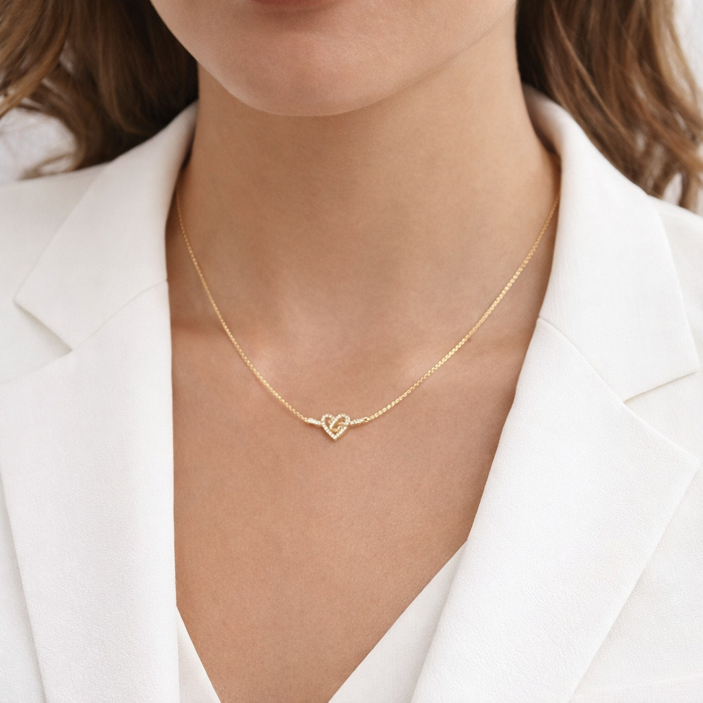 $550 Christian Dior Twisted Heart Necklace Metal Gold Tone
