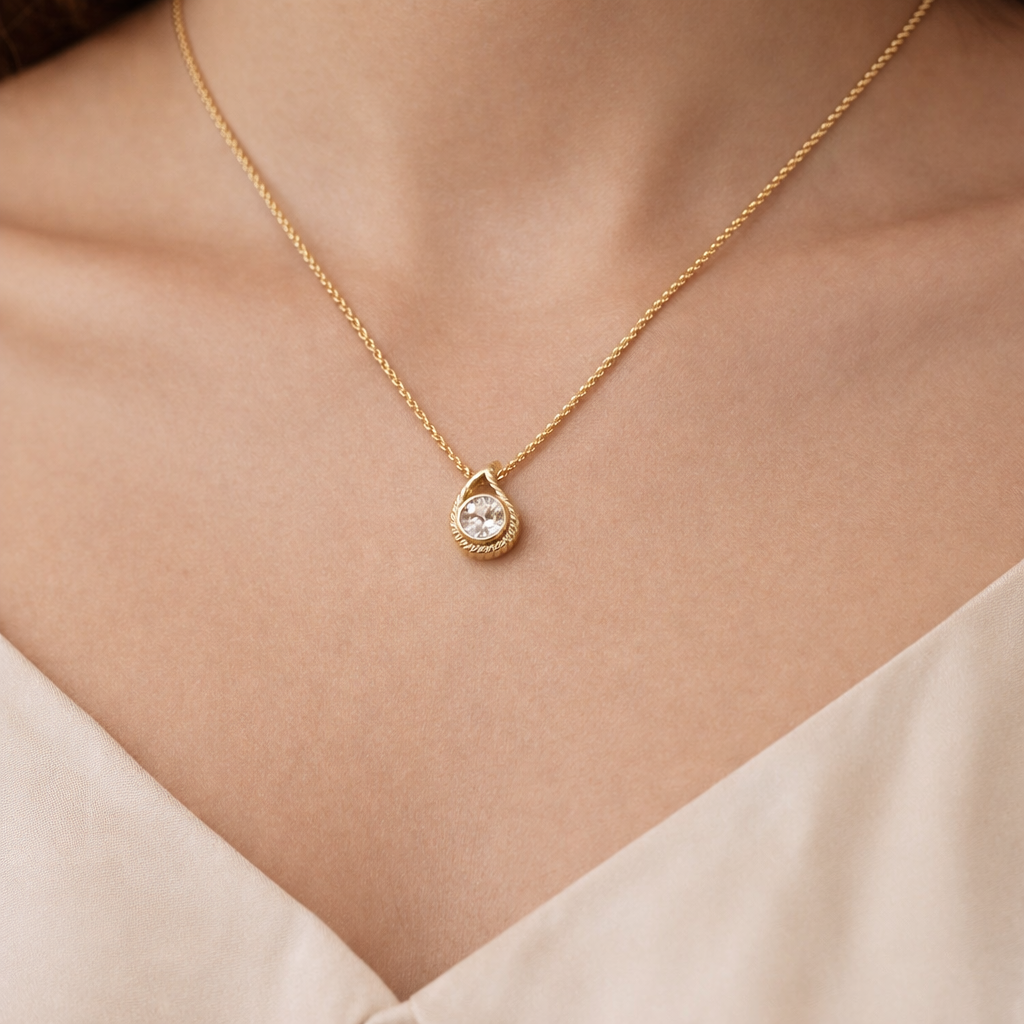 $410 Christian Dior Vintage Crystal Teardrop Pendant Necklace