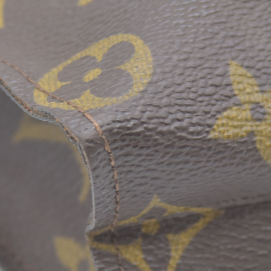 $1120 Louis Vuitton Monogram Toiletry 26 853 1985